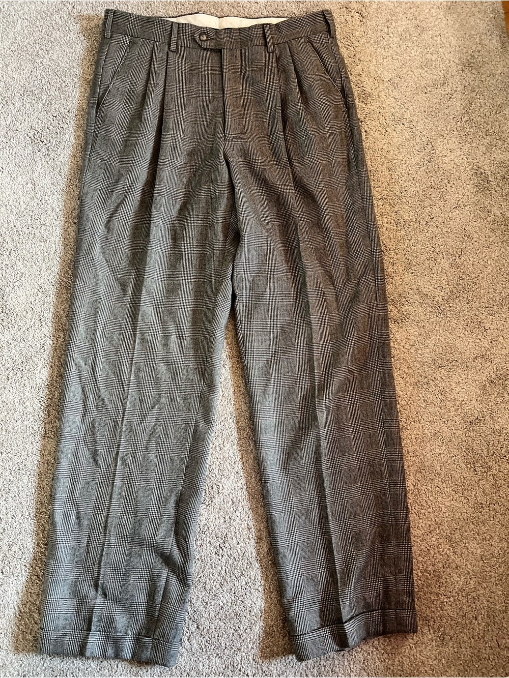 Paul Fredrick 100% Wool Plaid Pleated Dress Pants Men’s Gray Classic Trouser 34